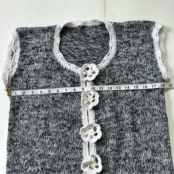 Art to Wear Sleeveless White Black Crochet Sweater Vest Woman Korean Vibes - Picture 7 of 8